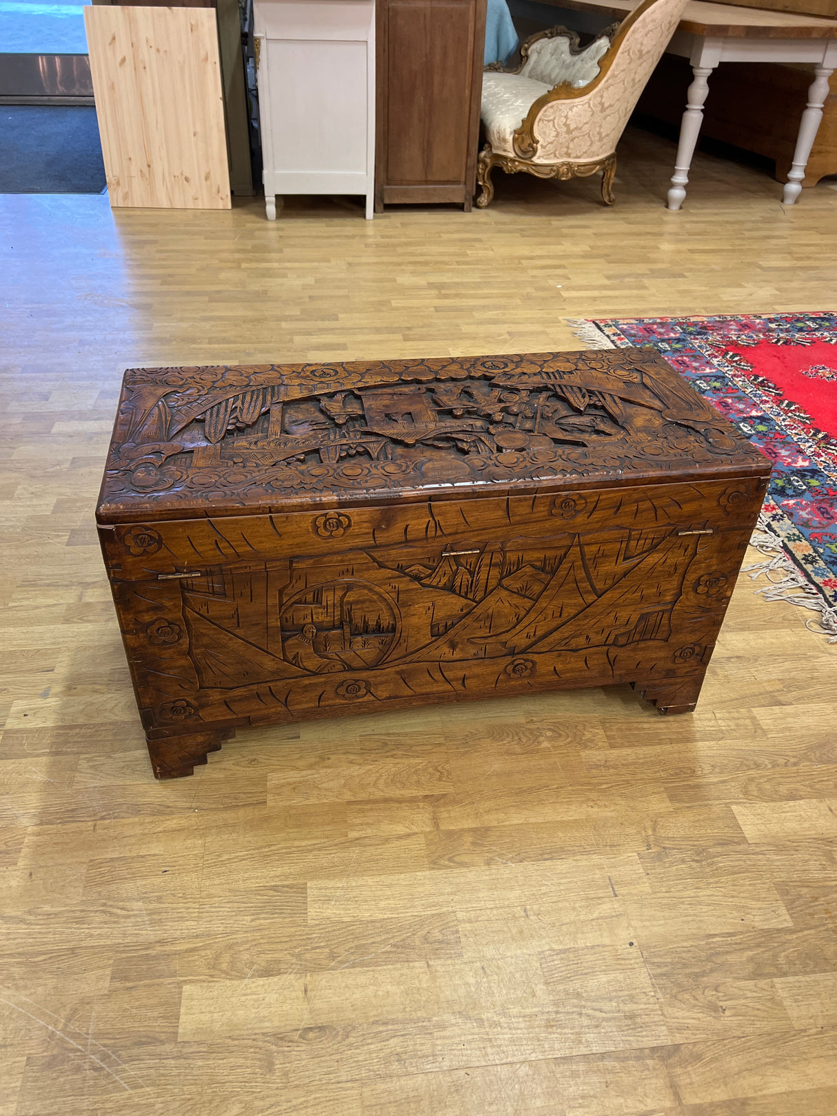 Arkku L. 89cm, S. 43cm ja K. 50cm