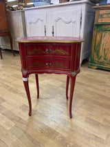 Pieni persoonallinen lipasto L. 47cm, S. 27cm ja K.60cm