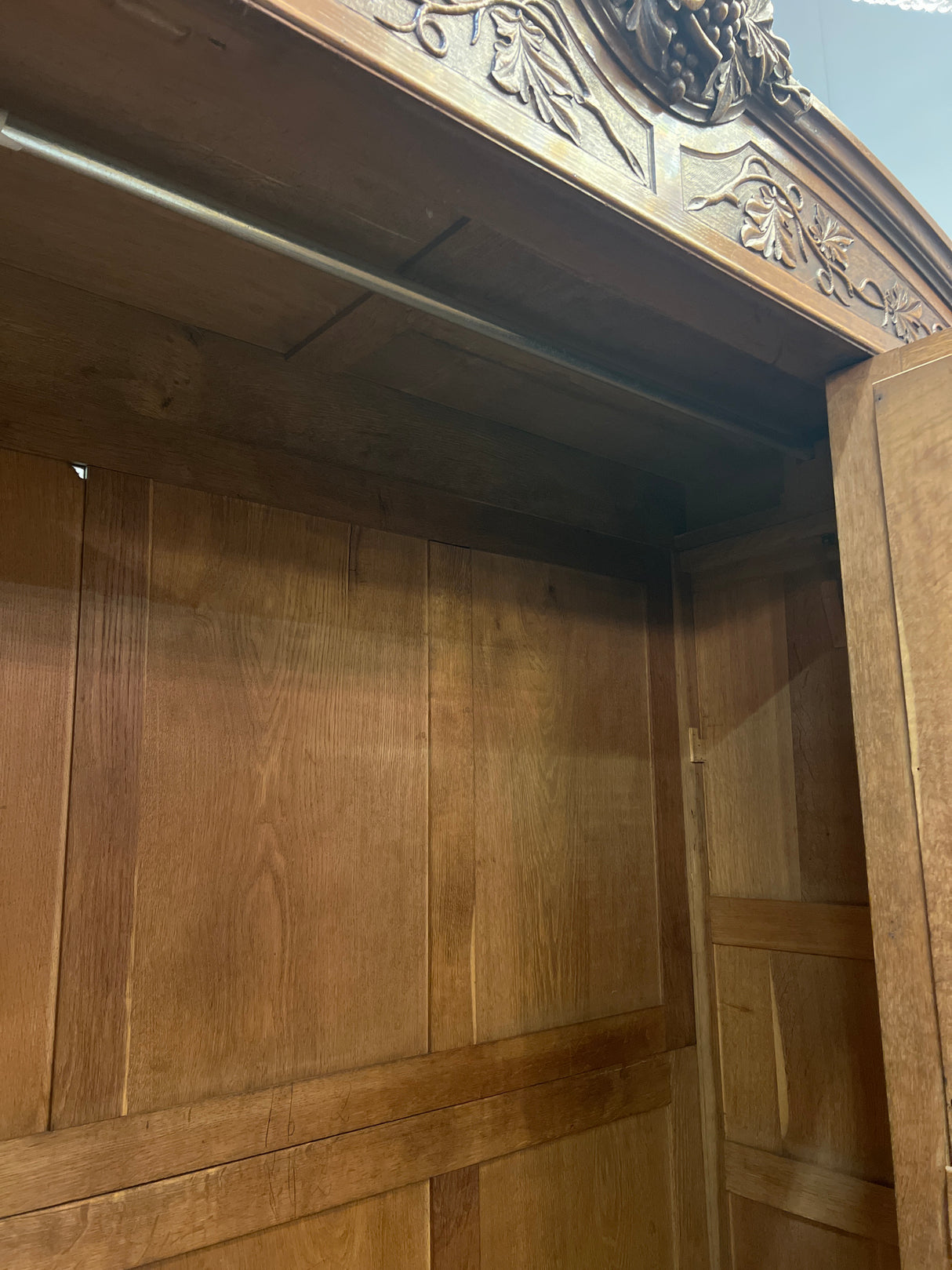 Upea jugend vaatekaappi L. 148,5cm, S. 57,5cm ja K. 219cm