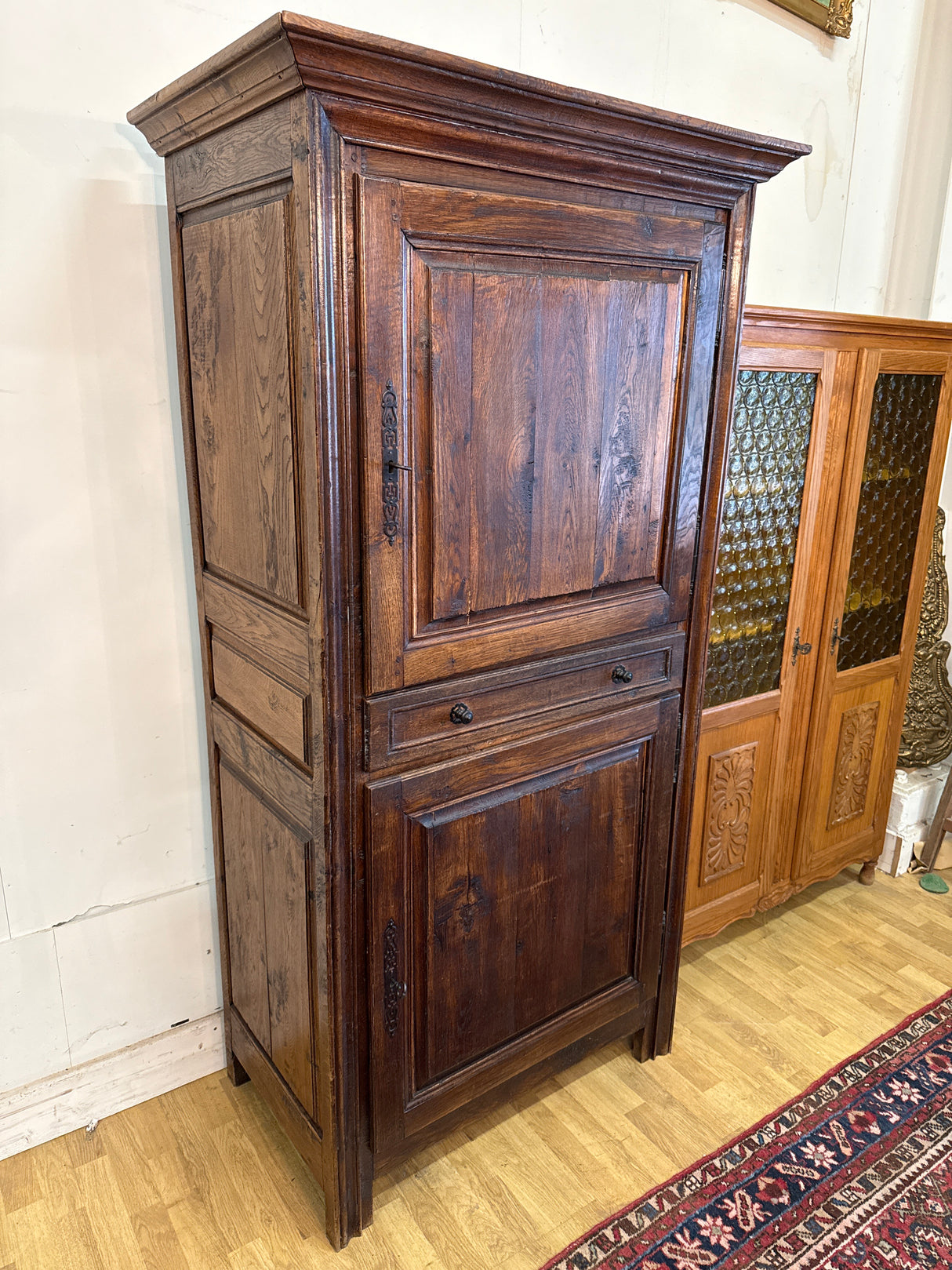 Upea tammikaappi 1800-luvun lopulta L.102cm, S.59cm, K.195cm