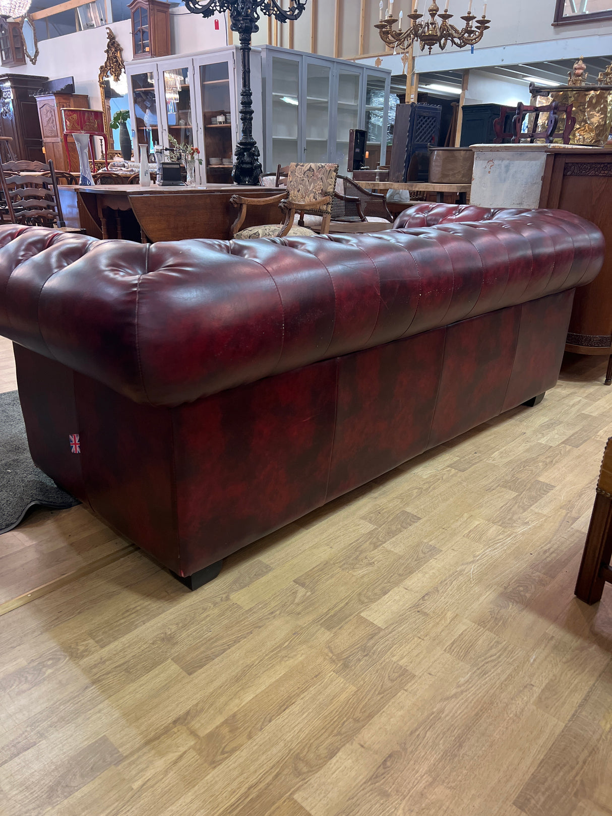 Chesterfield sohva L. 220cm, S. 93cm ja K. 77cm