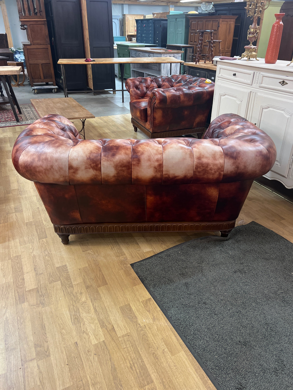 Chesterfield sohva 2-istuttava L. 170cm, S. N.100cm ja K. 76cm