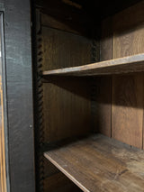 Musta tammivitriini L. 133,5cm, S. 53,5cm ja K. 215cm