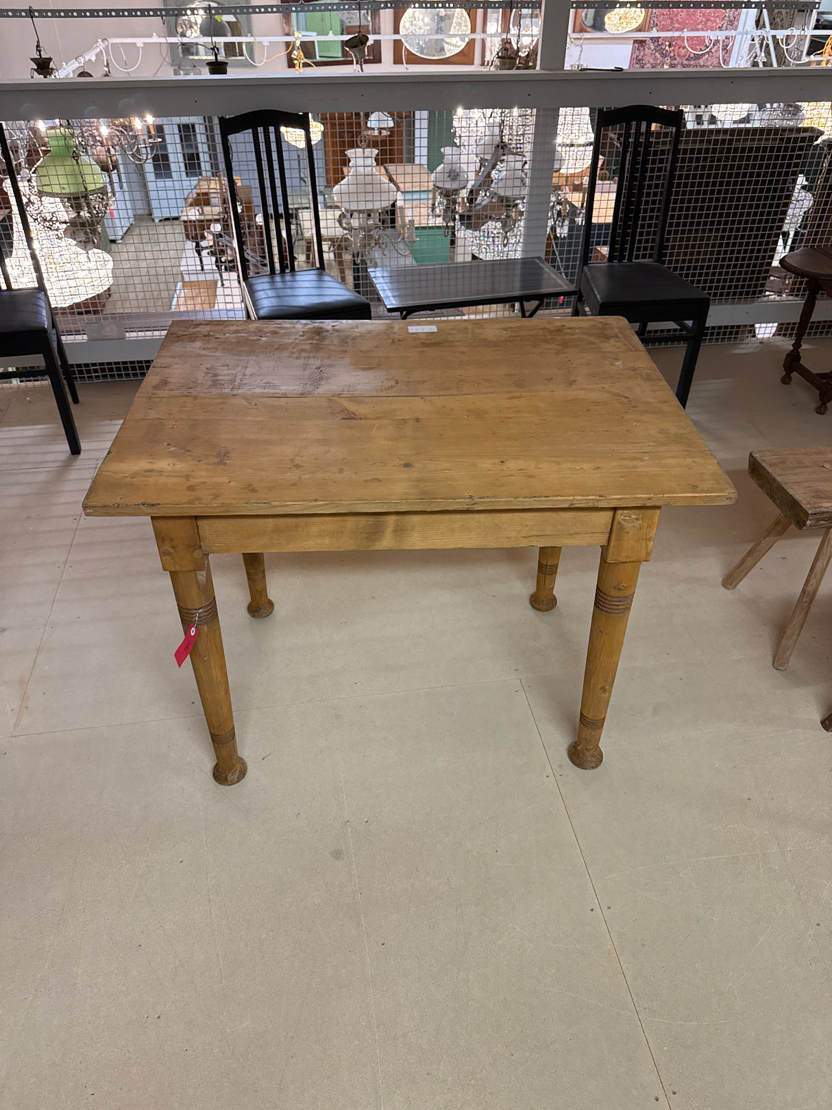 Pieni pöytä L.100cm, S.71cm, K.77.5cm