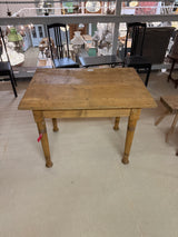 Pieni pöytä L.100cm, S.71cm, K.77.5cm