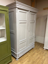 Upea vanha vaatekaappi L. 132cm, S. 59,5cm ja K. 192cm