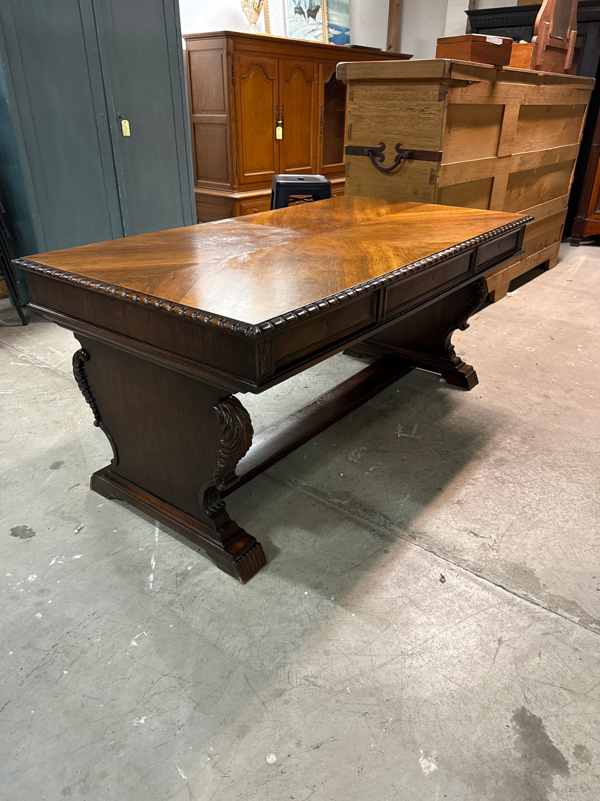 Upea kirjoituspöytä L.165cm, S.90cm, K.75cm