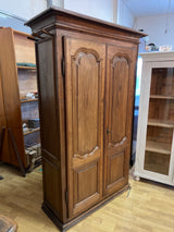 Tamminen vaatekaappi L. 121cm, S. 49cm ja K. 194cm