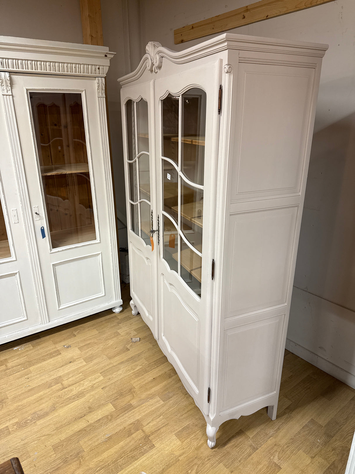 Kaunis tammivitriini L.134cm, S.42cm, K.184.5cm