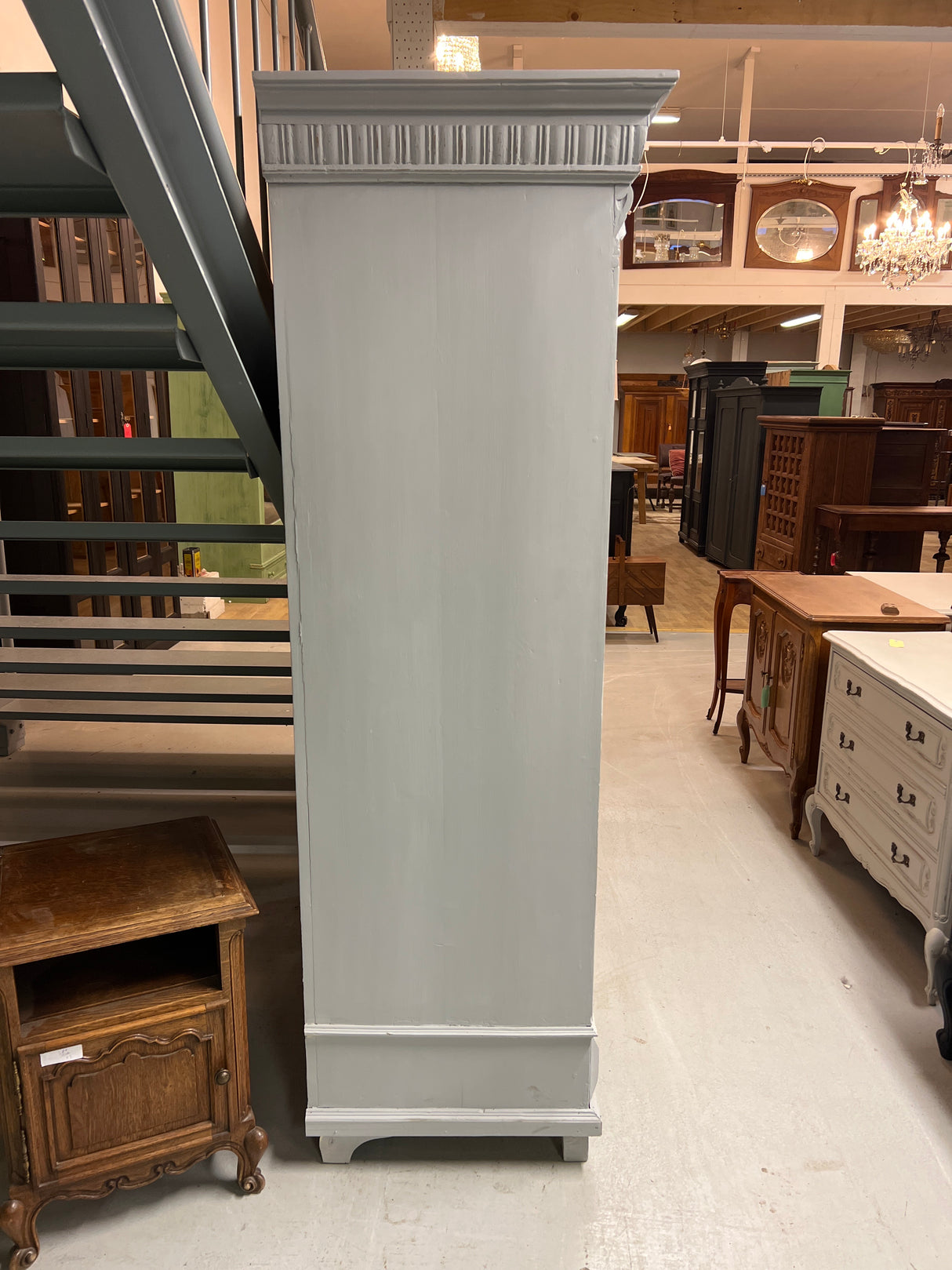 Vitriinikaappi L. 121cm, S. 57,5cm ja K. 180cm