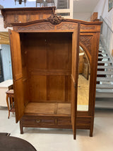 Upea jugend vaatekaappi L. 148,5cm, S. 57,5cm ja K. 219cm