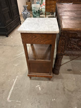 Marmorikantinen yöpöytä L.42cm, S.38cm, K.81cm