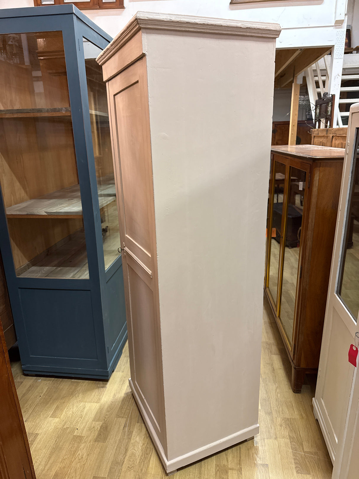 Huikea yksiovinen vaatekaappi L.67cm,S.54cm,K.192cm