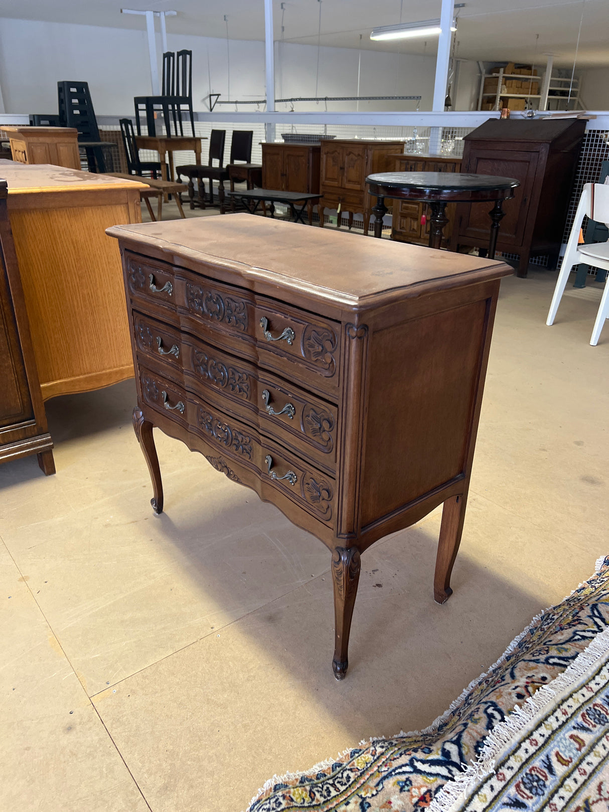 Rokokoo lipasto L. 83,5cm, S. 38,5cm ja K. 79,5cm