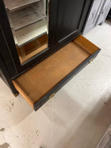 Todella tyylikäs vaatekaappi L. 120,5cm, S. 55,5cm ja K.199cm