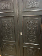 Upea vaatekaappi L. 128cm, S. 56cm ja K. 197,5cm.