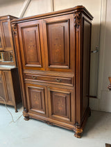 Upea kaappi / aamiaiskaappi L. 120cm, S. 68cm ja K. 185cm