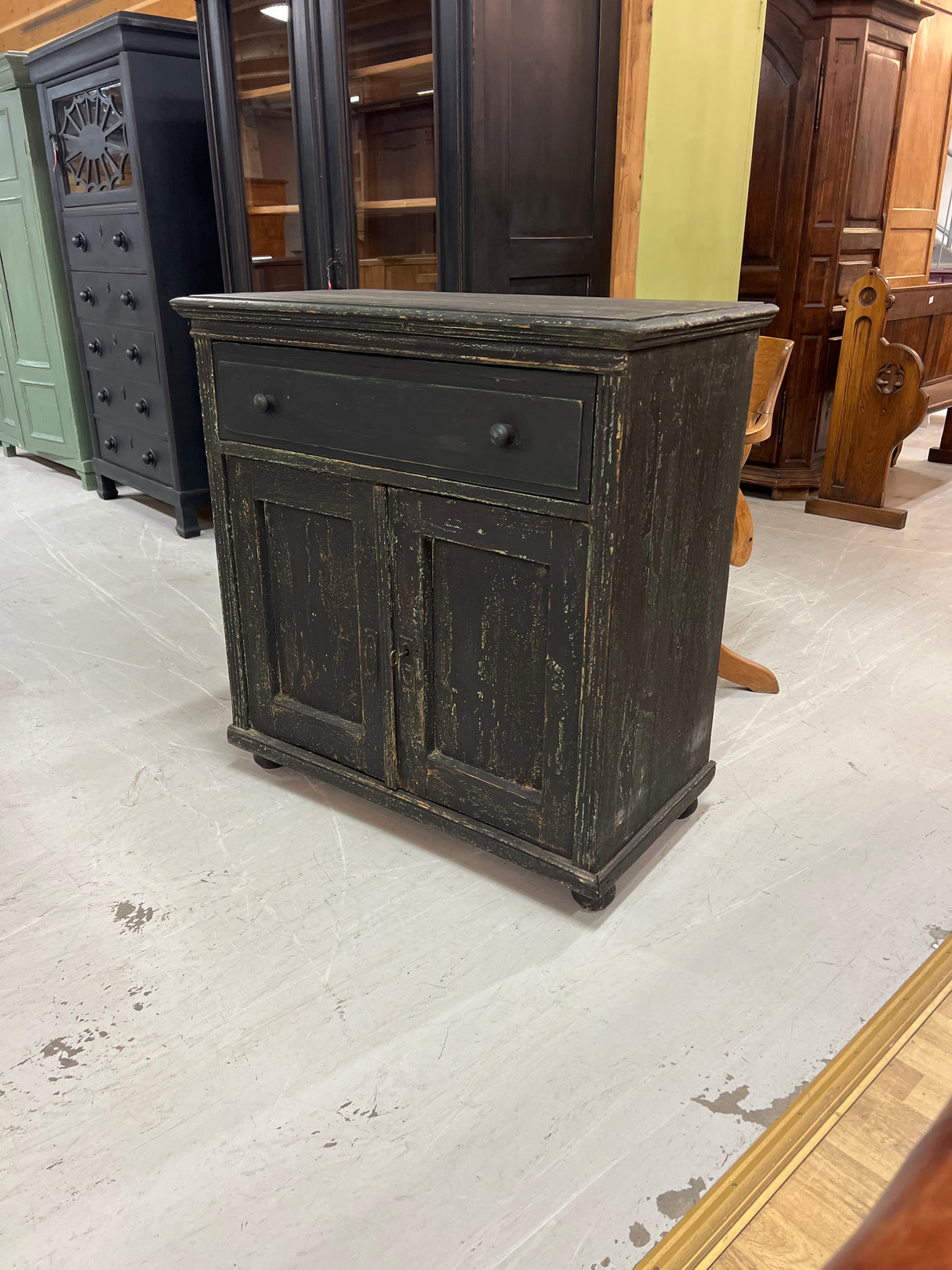 Talonpoikais lipasto L. 92,5cm, S. 48cm ja K. 96cm