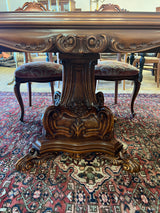 Uskomattoman kaunis italialainen ruokasalikalustokokonaisuus. Pöytä + 6 tuolia, astiakaappi, senkki + peili.