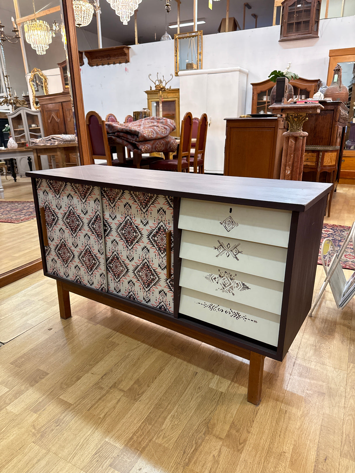 Upea kotimainen vintage senkki L.121cm, S.41cm, K.72.5