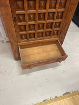 Massiivi tamminen ”pankkiiri kaappi” L. 111,5cm, S. 51cm ja K. 133cm