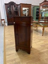 Talonpoikais lipasto L. 42,5cm, S. 32,5cm ja K. 89,5cm