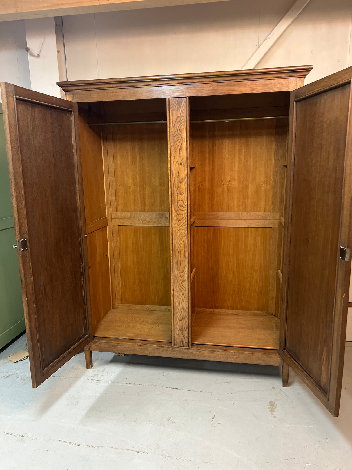 Beautiful oak wardrobe W 145cm, D 58.5cm and H 190cm