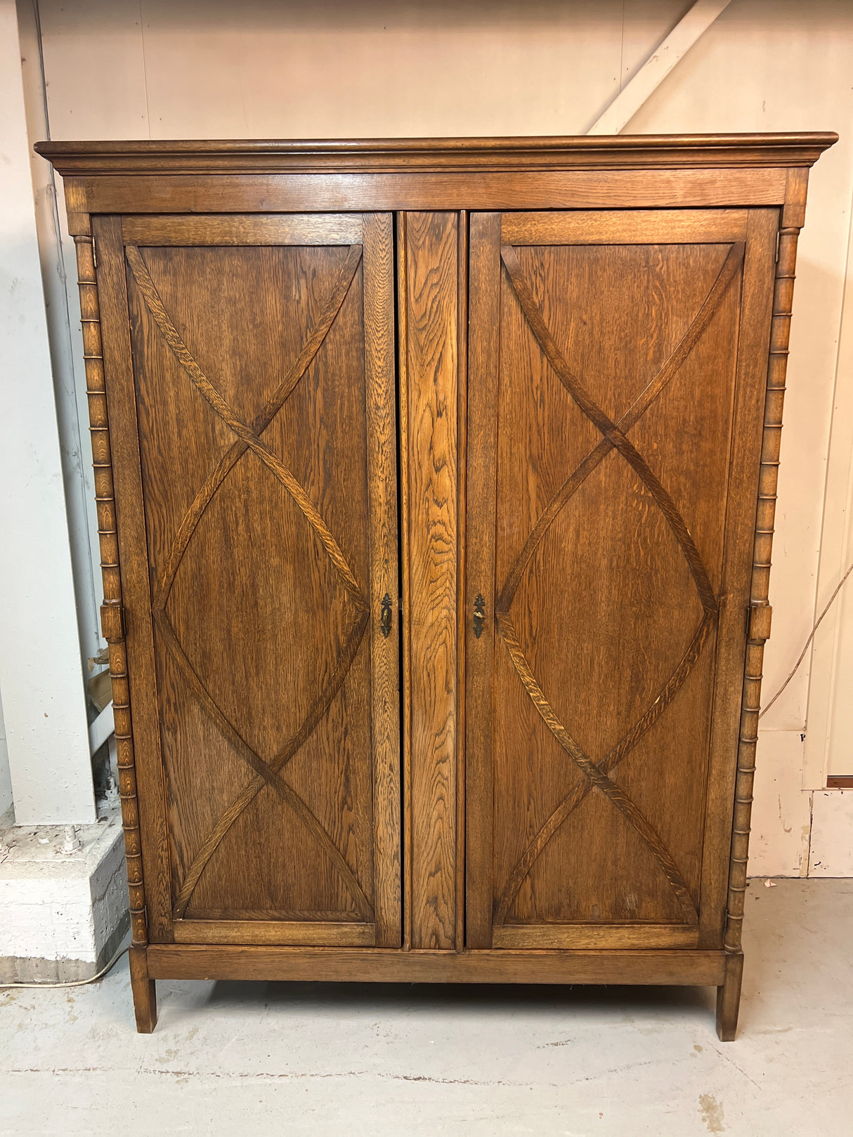 Beautiful oak wardrobe W 145cm, D 58.5cm and H 190cm