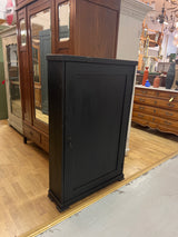 Hieno talonpoikaiskaappi L. 83cm, S. 24,5cm ja K. 130cm