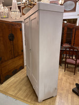 Valkoinen vaatekaappi L.117cm,S.48cm,K.193cm