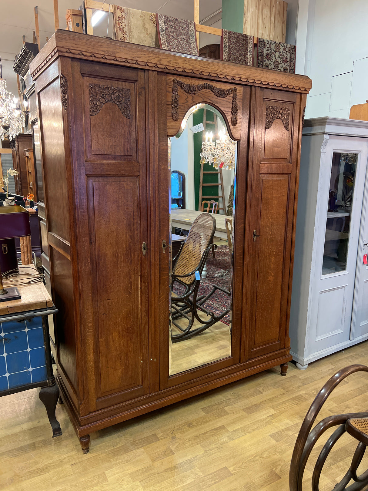 Jugend vaatekaappi L. 153cm, S. 56,5cm ja K. 202cm