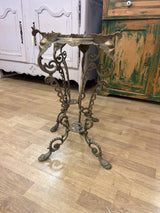 Messinkinen kukkapöytä Halk. N.30cm ja K. 57cm