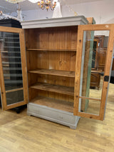 Rustic display cabinet L. 113.5cm, D. 47.5cm and H. 187cm.