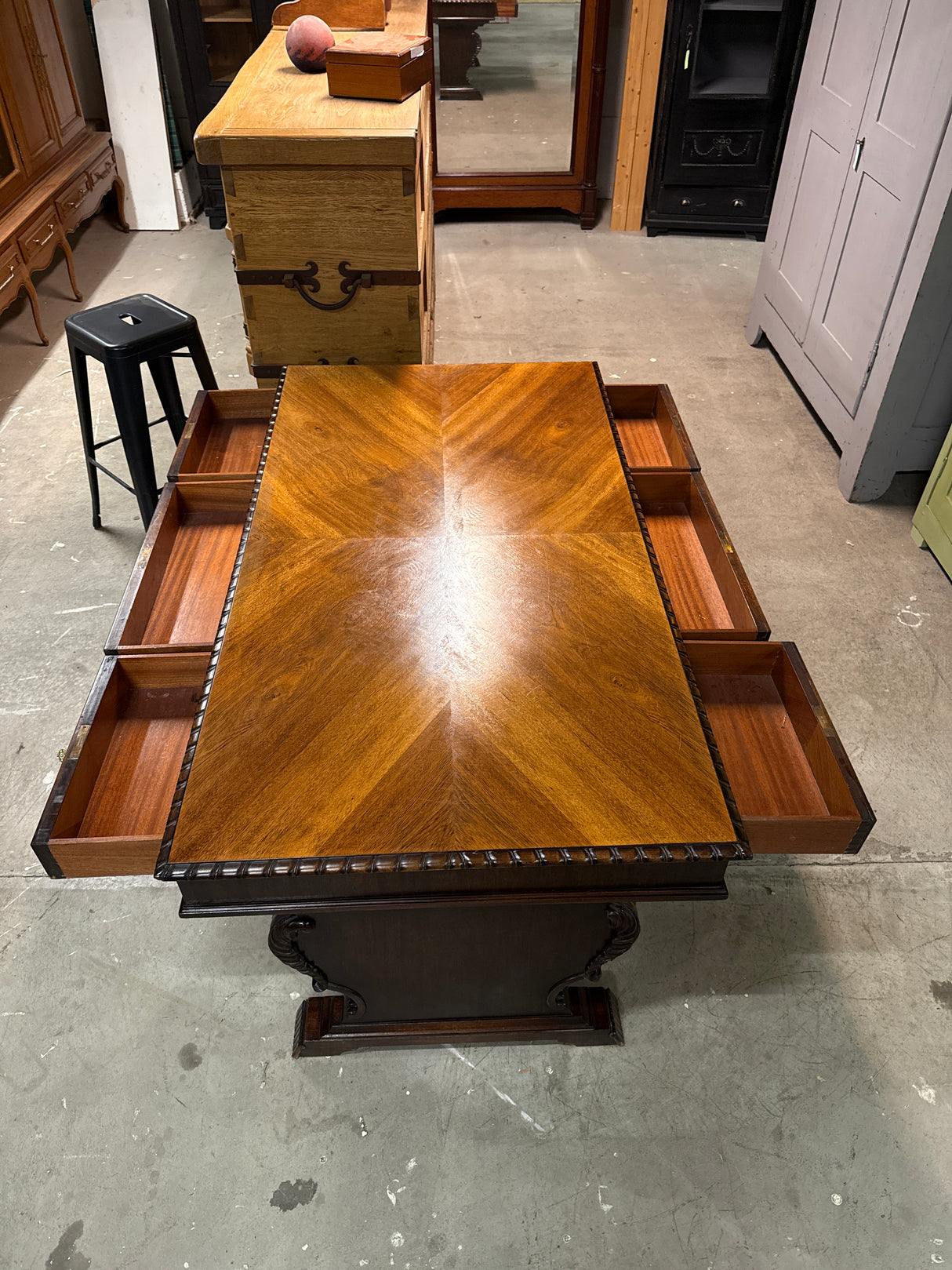 Upea kirjoituspöytä L.165cm, S.90cm, K.75cm