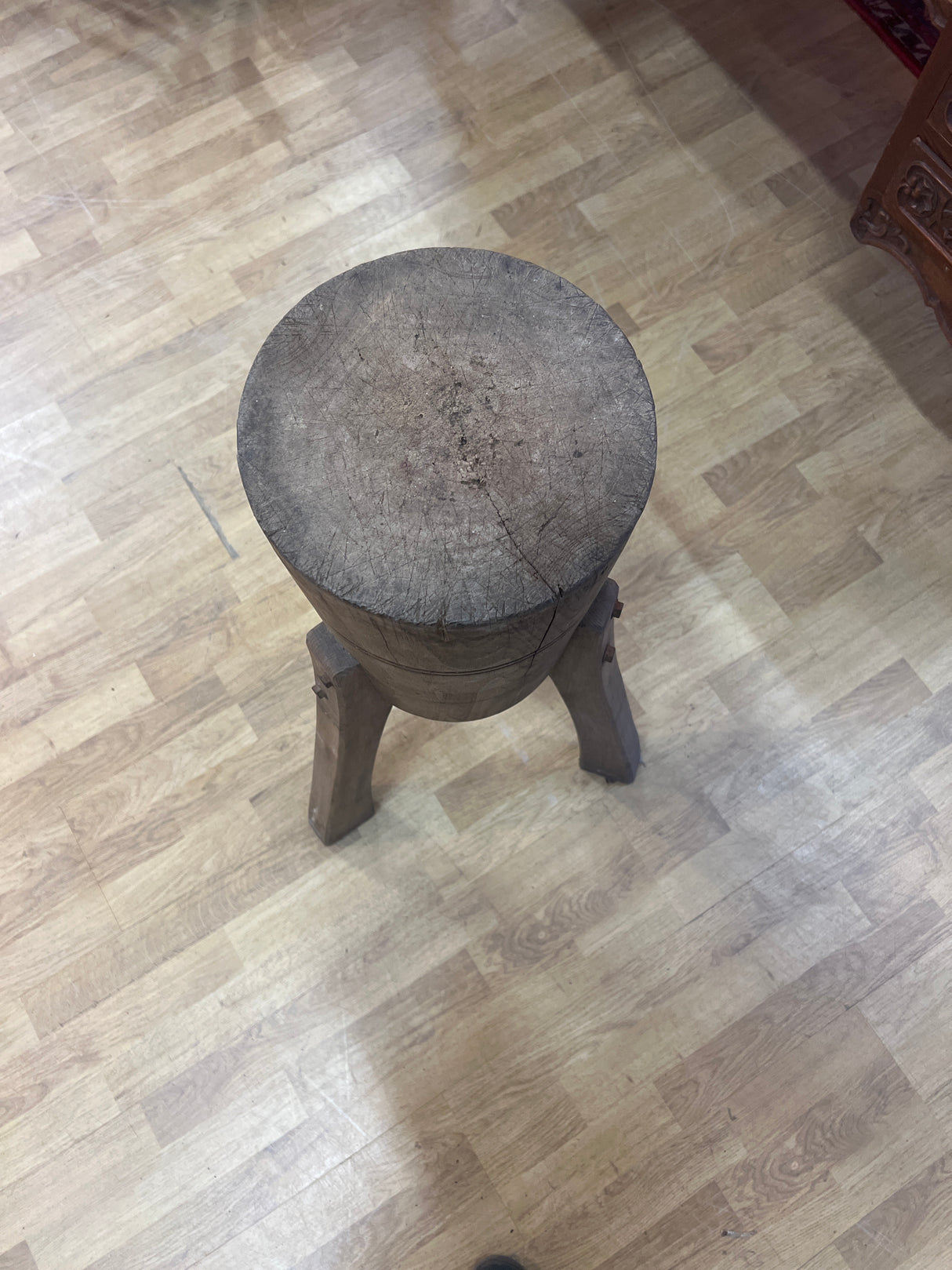 ”Teurastus pölkky”/kukkapöytä Halk. 25cm ja kork. 82,5cm