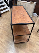Sivupöytä/ tarjoilupöytä P.135cm, L.50,5cm K.96.5cm