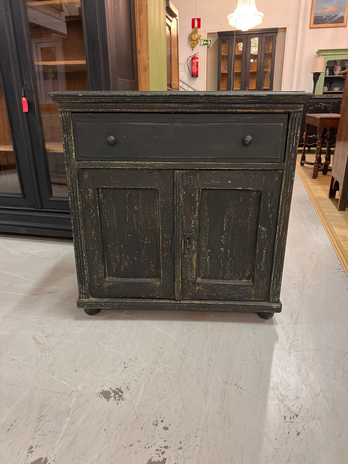 Talonpoikais lipasto L. 92,5cm, S. 48cm ja K. 96cm