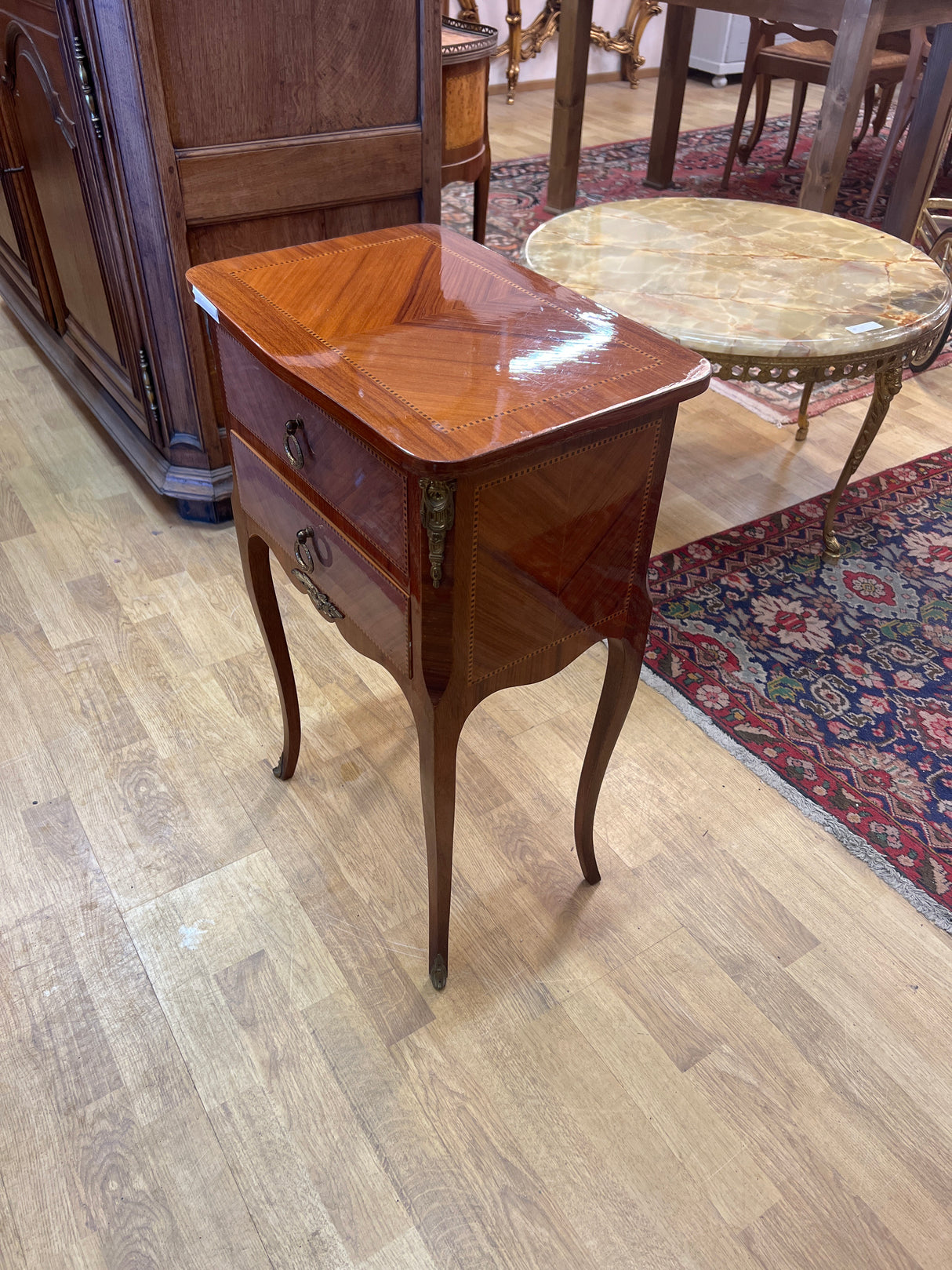 Pieni italialainen lipasto