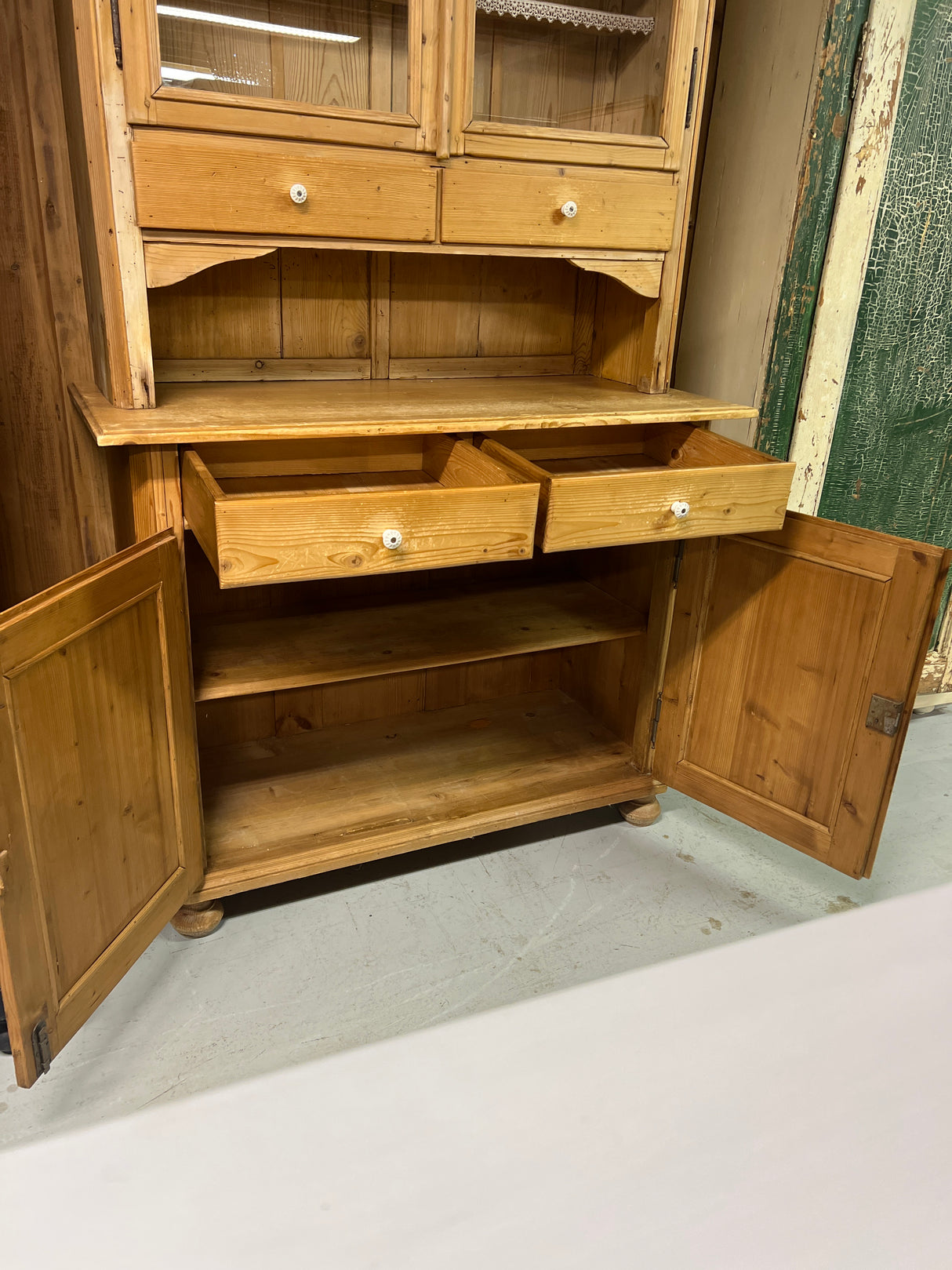 Talonpoikais astiakaappi L. 113cm, S. 50cm ja K. 215cm