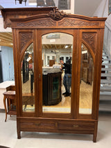 Upea jugend vaatekaappi L. 148,5cm, S. 57,5cm ja K. 219cm