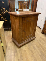 Huikea tammikaappi L. 82,5cm, S. 50cm ja K. 99,5cm
