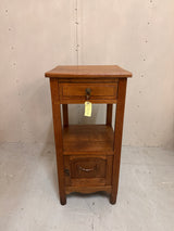 Pieni lipasto / yöpöytä L.41cm, S.41cm, K.87cm