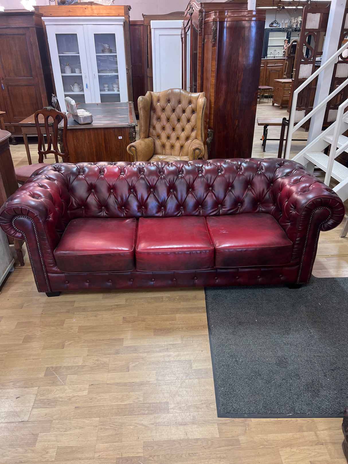 Chesterfield sohva L. 220cm, S. 93cm ja K. 77cm