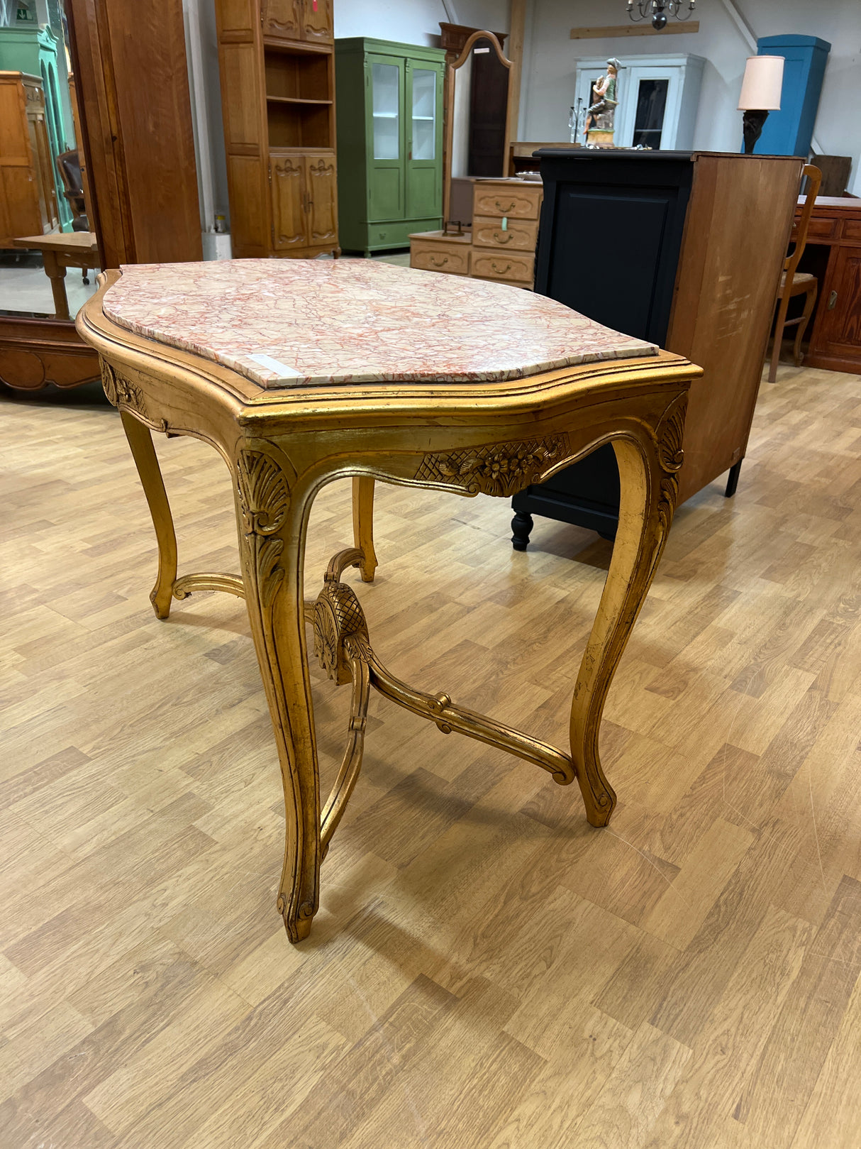 Upea pöytä, marmori kannella L. 112cm, S.76cm ja K. 75cm