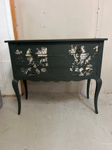 Queen Ann lipasto L. 83cm, S. 36,5cm ja K. 71,5cm