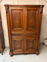 Upea kaappi / aamiaiskaappi L. 120cm, S. 68cm ja K. 185cm