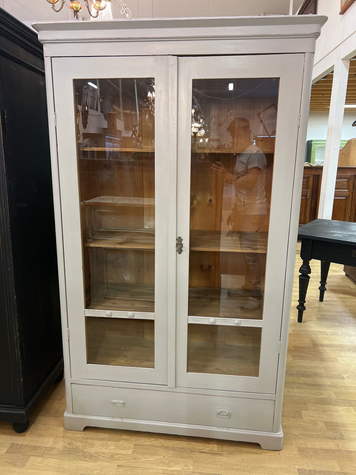 Rustic display cabinet L. 113.5cm, D. 47.5cm and H. 187cm.