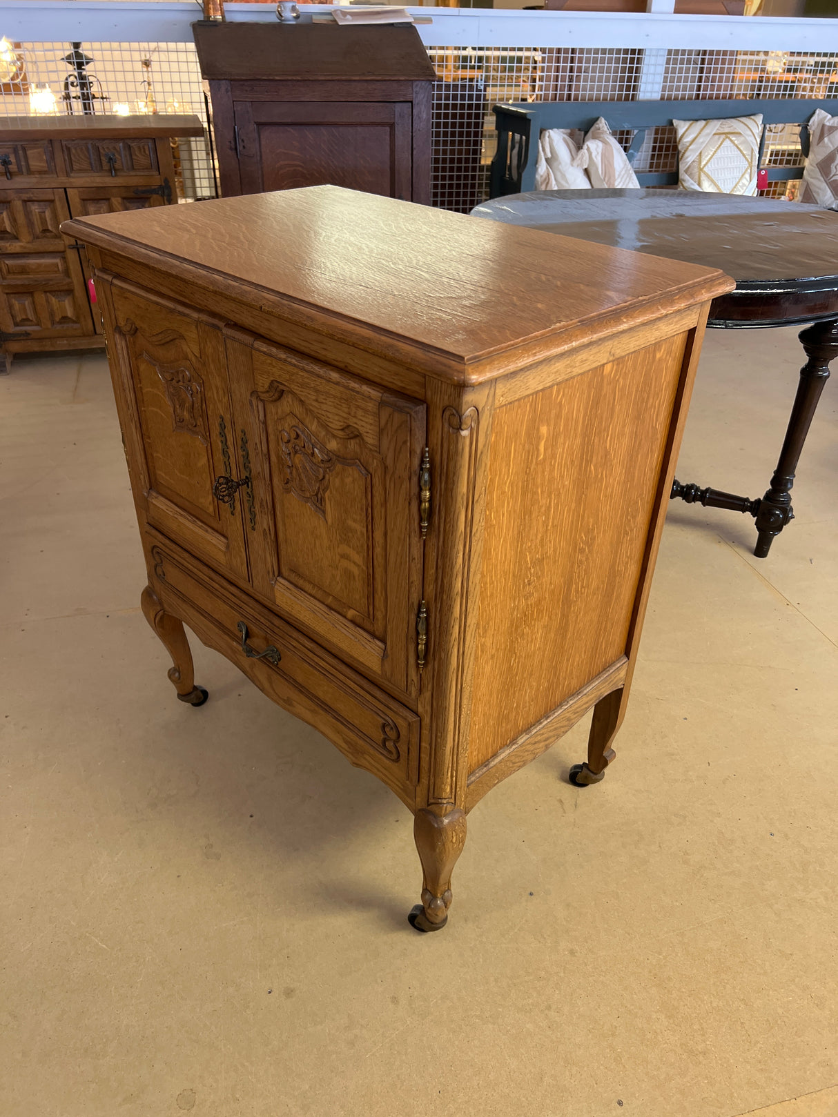 Rokokoo lipasto L. 73cm, S. 44cm ja K. 84,5cm