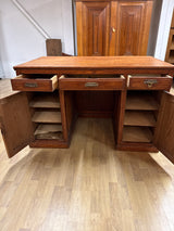 Kirjoituspöytä L.123.5cm, S.71cm, K.76.5cm