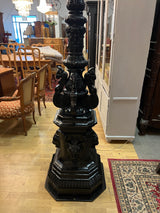 Lyhtypylväs (valurautaa) K. 300cm ja halk. n. 135cm.